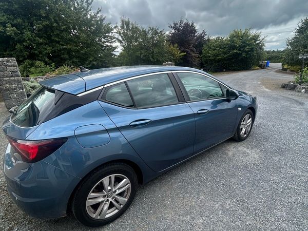 Vauxhall Astra Hatchback, Diesel, 2017, Blue