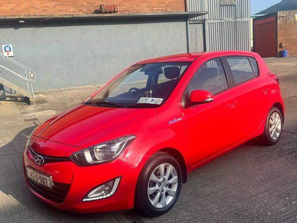Hyundai i20 Hatchback, Petrol, 2014, Red