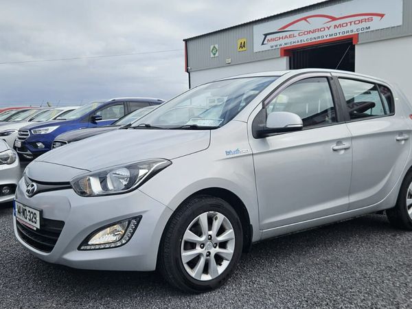 Hyundai i20 Hatchback, Petrol, 2014, Silver