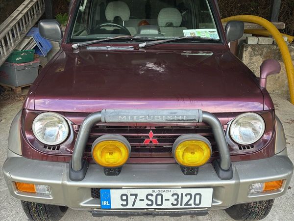 Mitsubishi Pajero SUV, Petrol, 1997, Red