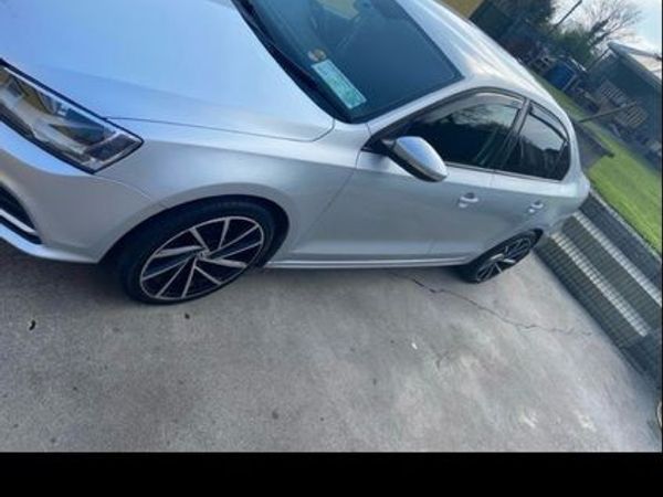 Volkswagen Jetta Saloon, Diesel, 2015, Silver