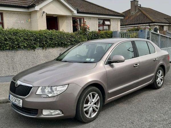 Skoda Superb Saloon, Diesel, 2011, Gold
