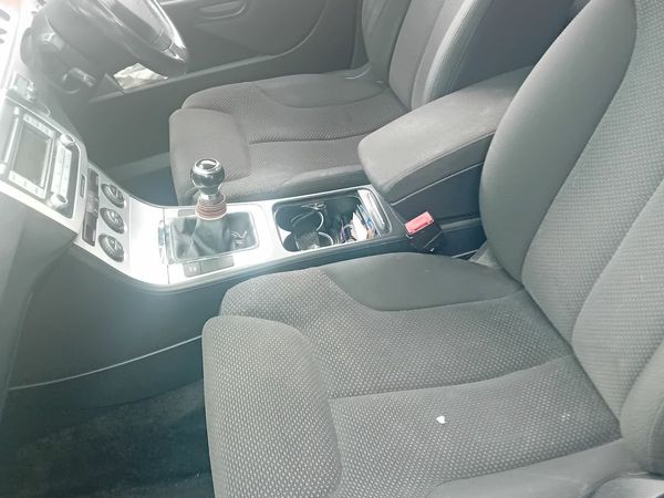 Volkswagen Passat Saloon, Petrol, 2007, Blue
