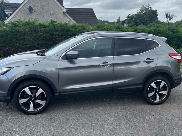 Nissan Qashqai Hatchback, Diesel, 2015, Grey