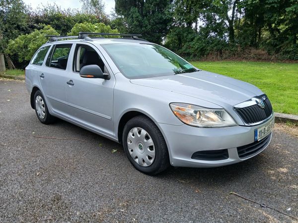 Skoda Octavia Estate, Diesel, 2011, Silver