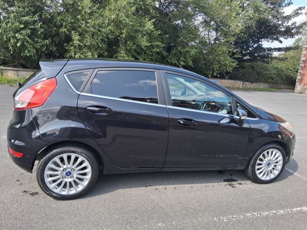 Ford Fiesta Hatchback, Diesel, 2014, Black