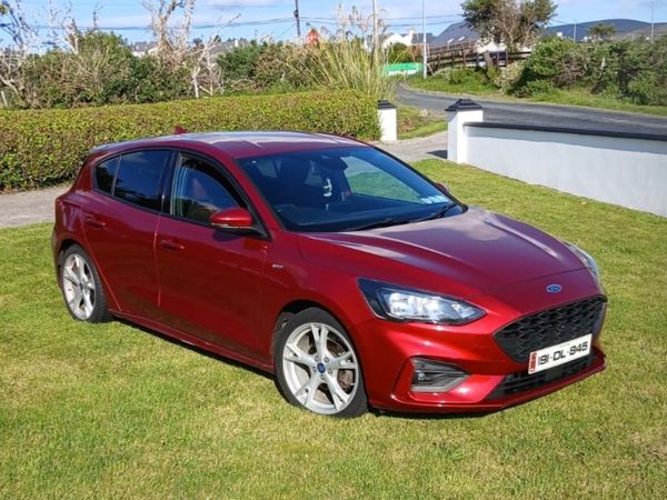 Ford Focus Hatchback, Diesel, 2019, Red