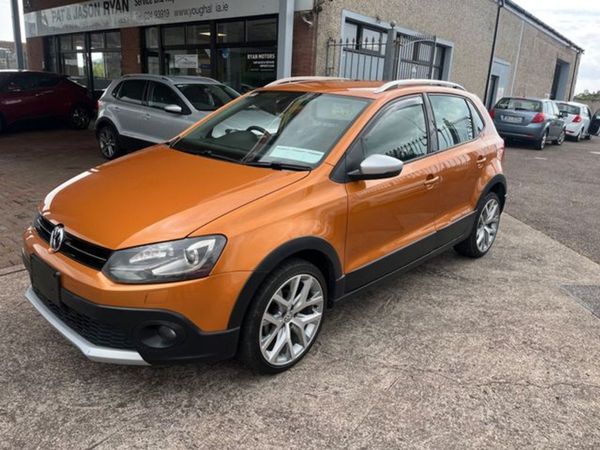 Volkswagen Polo Hatchback, Petrol, 2014, Gold