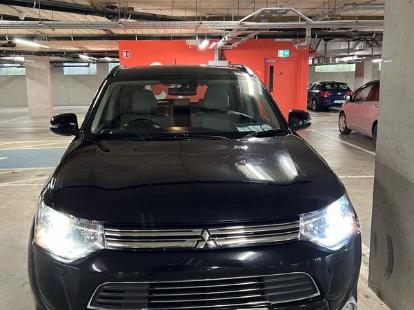 Mitsubishi Outlander SUV, Petrol, 2014, Black