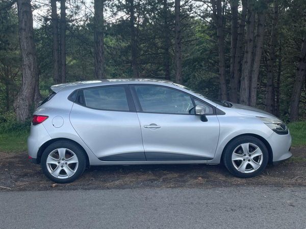 Renault Clio Hatchback, Petrol, 2014, Silver
