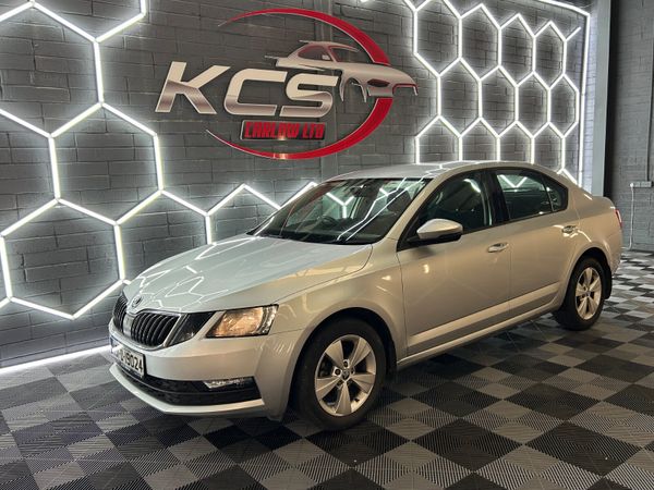 Skoda Octavia Saloon, Diesel, 2019, Grey