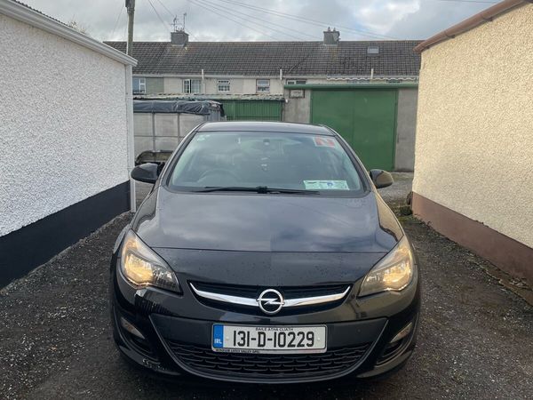 Opel Astra MPV, Petrol, 2013, Black