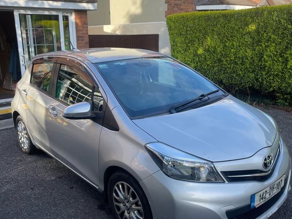 Toyota Yaris Hatchback, Diesel, 2014, Silver