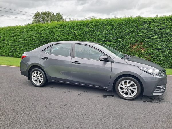 Toyota Corolla Saloon, Diesel, 2018, Grey