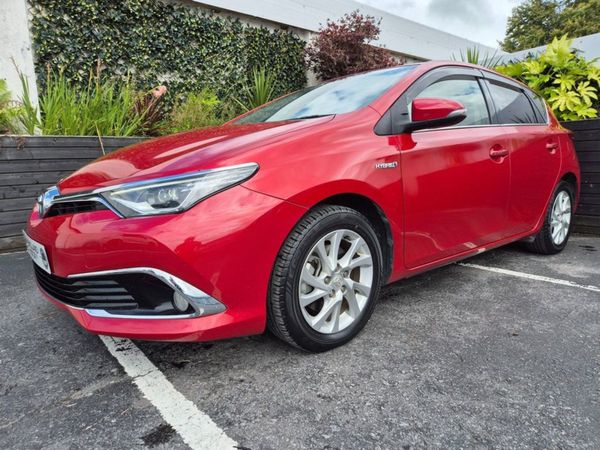 Toyota Auris Hatchback, Hybrid, 2017, Red