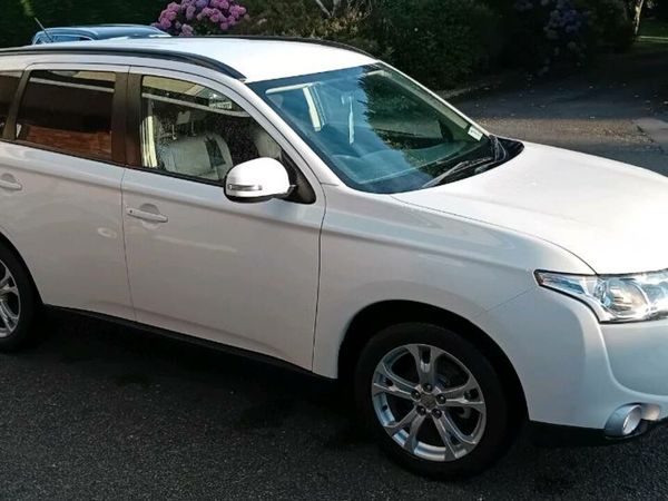 Mitsubishi Outlander SUV, Diesel, 2013, White