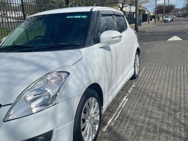 Suzuki Swift Hatchback, Petrol, 2012, White