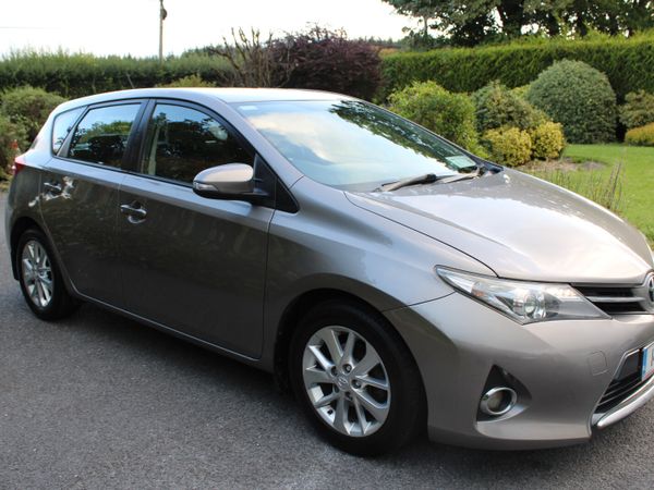Toyota Auris Hatchback, Diesel, 2014, Bronze