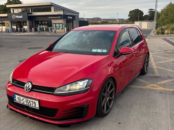 Volkswagen Golf Hatchback, Diesel, 2015, Red