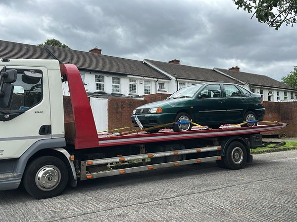 Volkswagen Polo Saloon, Petrol, 1999, Green