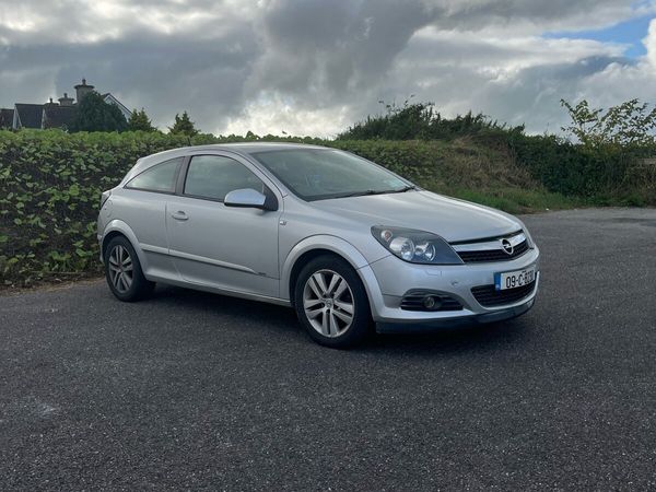 Opel Astra Hatchback, Petrol, 2009, Silver
