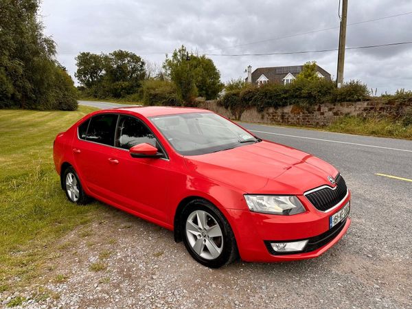 Skoda Octavia Saloon, Diesel, 2015, Red