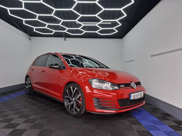 Volkswagen Golf Hatchback, Petrol, 2014, Red