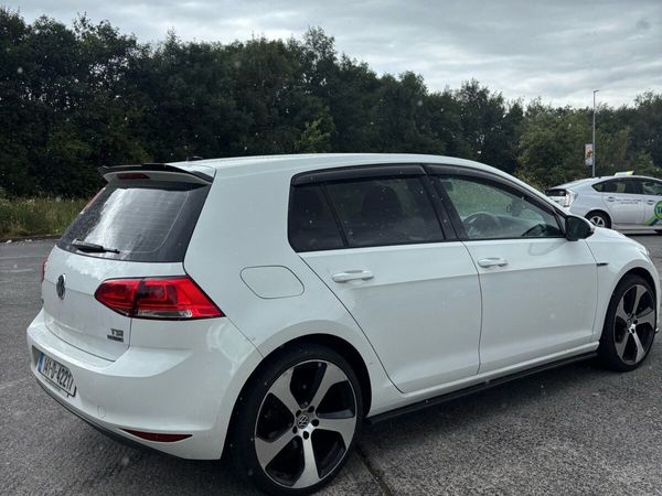 Volkswagen Golf Hatchback, Petrol, 2014, White
