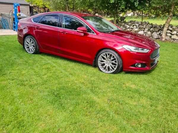 Ford Mondeo Hatchback, Diesel, 2015, Red