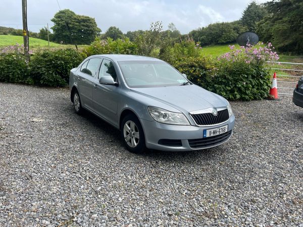 Skoda Octavia Hatchback, Petrol, 2011, Silver