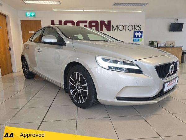 Volvo V40 Hatchback, Diesel, 2016, Beige