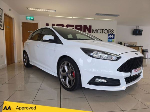 Ford Focus Hatchback, Petrol, 2016, White