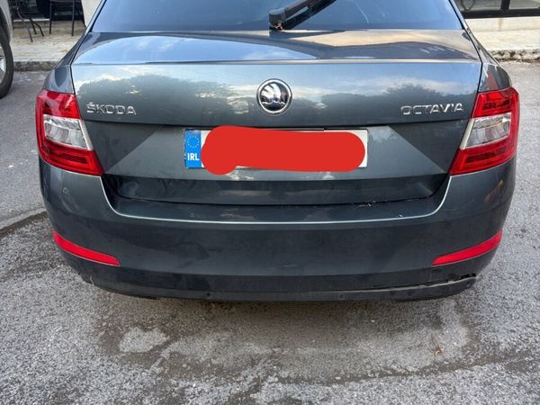 Skoda Octavia Saloon, Petrol, 2015, Grey