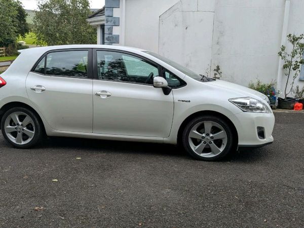 Toyota Auris MPV, Petrol Hybrid, 2013, White
