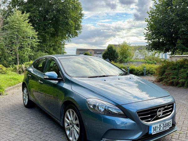 Volvo V40 Hatchback, Diesel, 2014, Blue