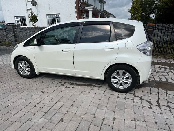 Honda Fit Hatchback, Petrol Hybrid, 2013, White