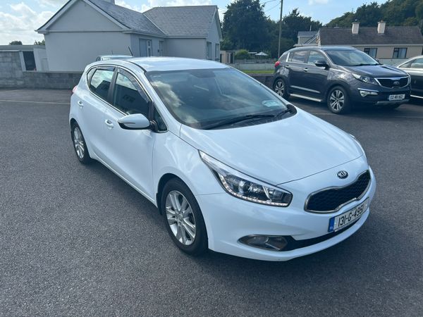 Kia Ceed Hatchback, Petrol, 2013, White