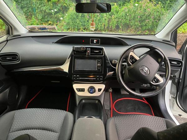 Toyota Prius Hatchback, Petrol Hybrid, 2018, White