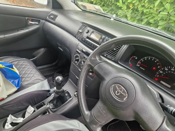 Toyota Corolla Saloon, Petrol, 2004, Silver