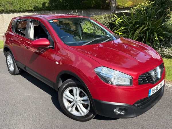 Nissan Qashqai Hatchback, Diesel, 2013, Red