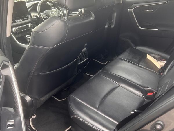 Toyota RAV4 SUV, Petrol Hybrid, 2023, Grey