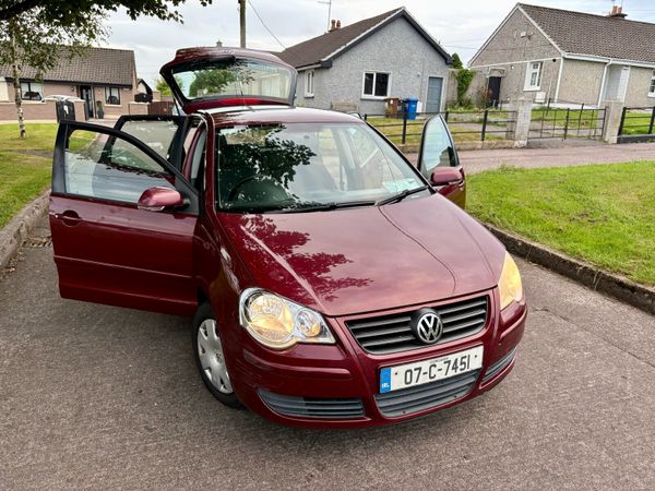 Volkswagen Polo Hatchback, Petrol, 2007, Red