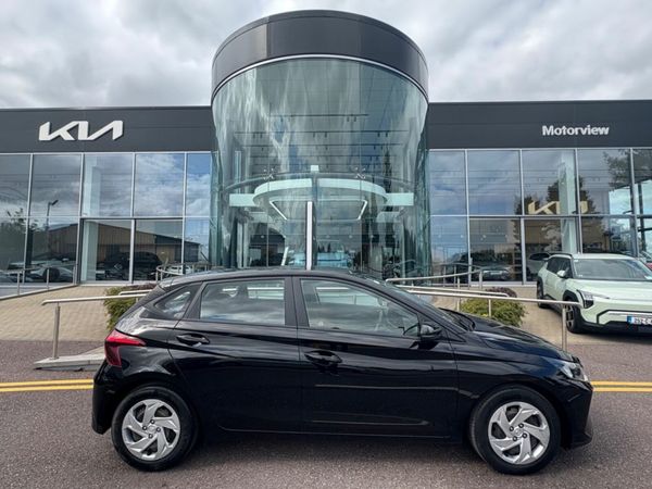 Hyundai i20 Hatchback, Petrol, 2022, Black