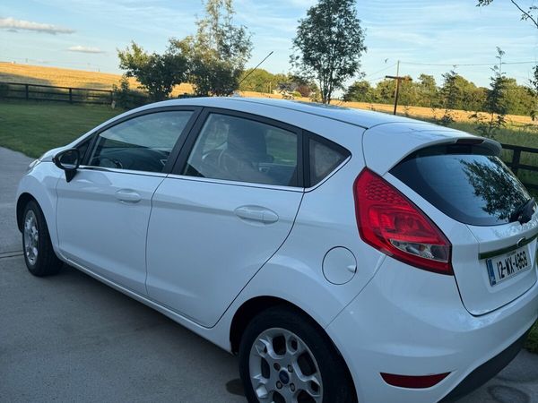 Ford Fiesta Hatchback, Petrol, 2012, White