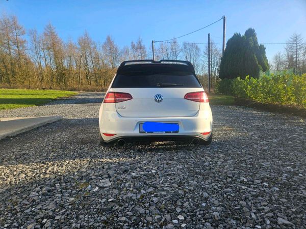 Volkswagen Golf Hatchback, Diesel, 2016, White