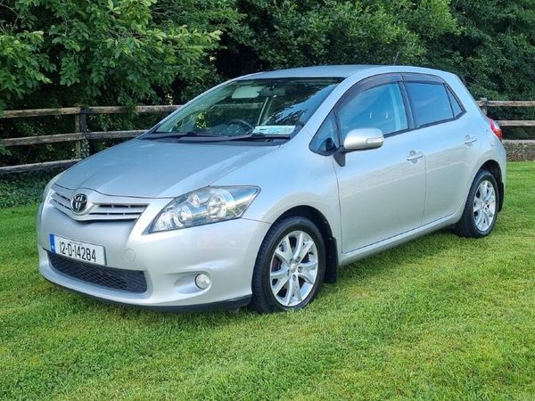 Toyota Auris Hatchback, Diesel, 2012, Silver
