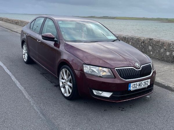 Skoda Octavia Saloon, Diesel, 2013, Red