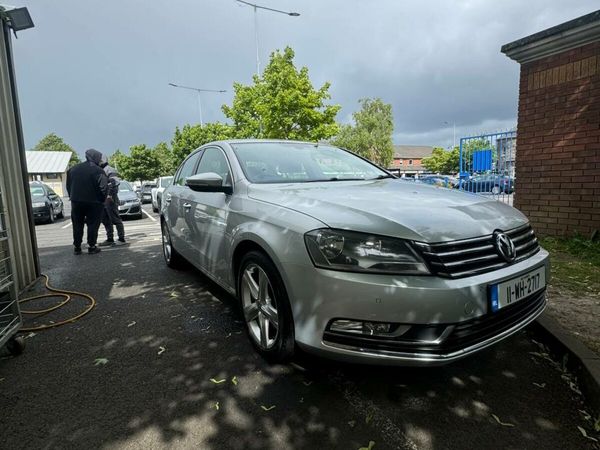 Volkswagen Passat Saloon, Diesel, 2011, Silver