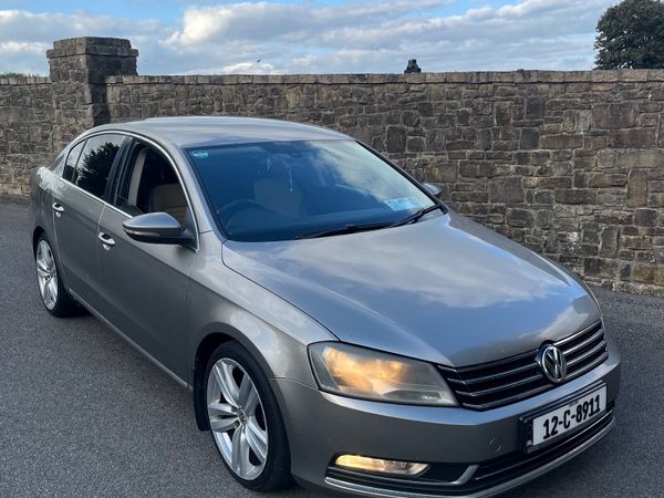 Volkswagen Passat Saloon, Diesel, 2012, Gold