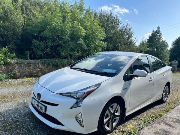 Toyota Prius Hatchback, Petrol Hybrid, 2017, White
